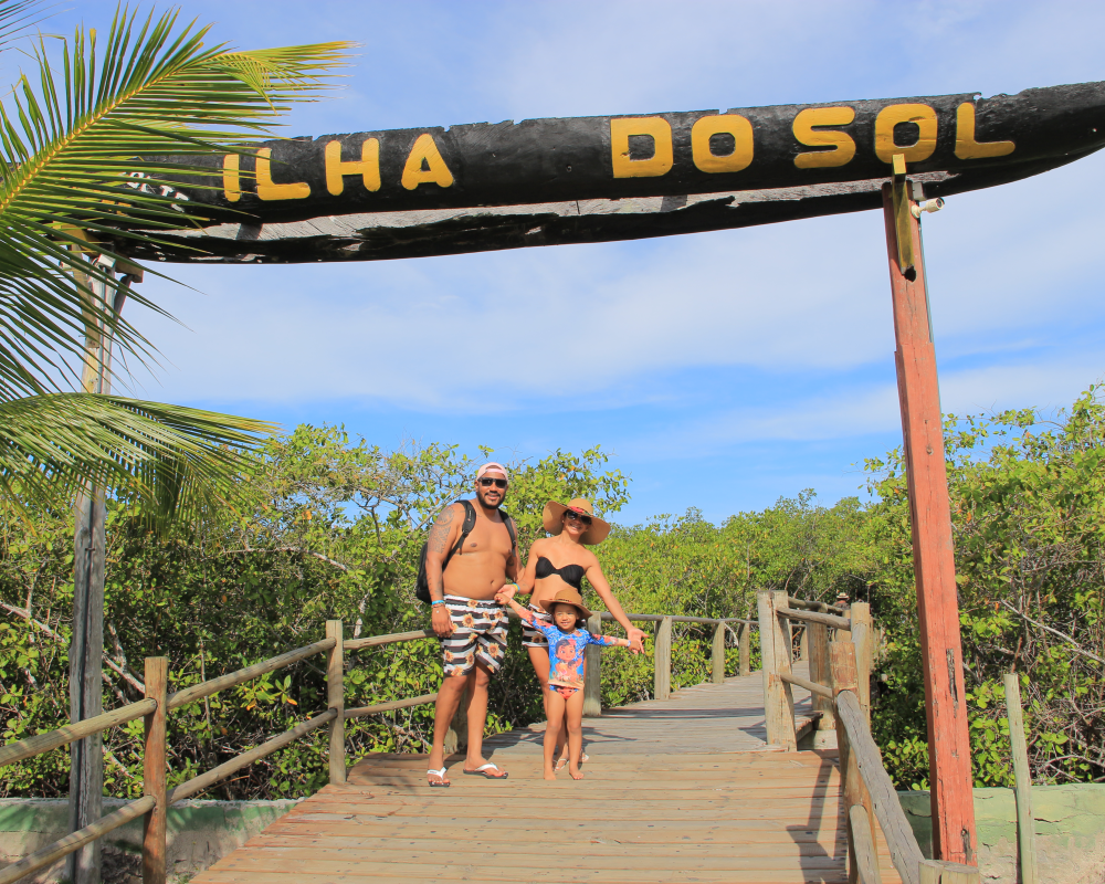 Casal no portal da ilha do sol